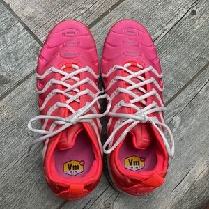 NIKE AIR VAPORMAX PLUS Platinum Tint/Flash Crimson/Pink Blast 10